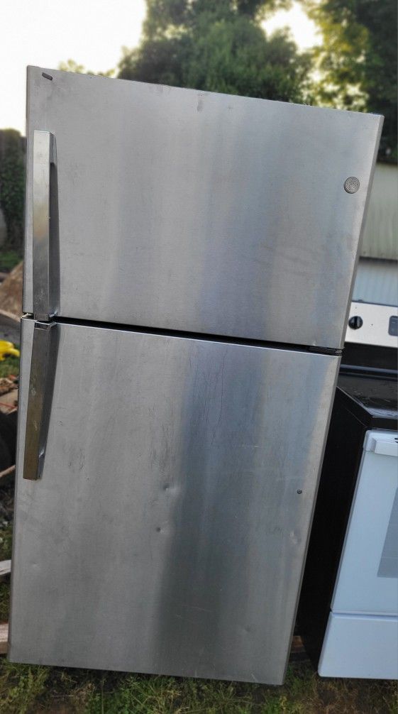 GE Refrigerator