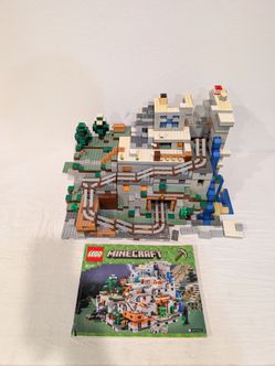 Lego Minecraft Mountain Cave 21137 Incomplete