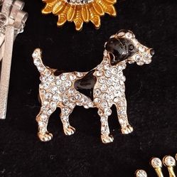 Dog-shaped Brooch.
Black enamel with clear stones.