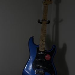 🎸 Squier Stratocaster Electric Guitar Bundle – Brand New, w/ Bluetooth Amp & Stand