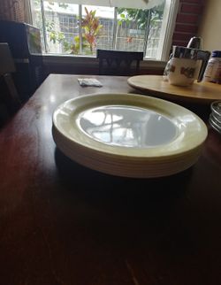 Corelle plates (8)