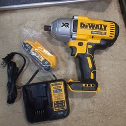 NEW DEWALT 20V XR 1/2 IMPACT WRENCH KIT 