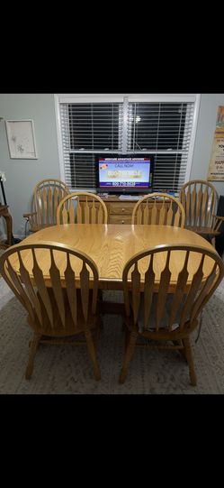 Solid Oak Table And 6 Chairs