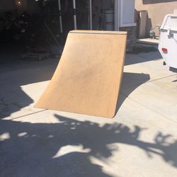 Skate Board Quarter Pipe