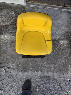 ((READ AD))((SEAT Johndeere)) Riding Mower 