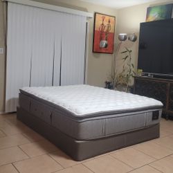 VERY NICE LIKE NEW QUEEN SIZE STEARNS AND FOSTER PILLOWTOP MATTRESS AND BOXSPRING FOR SALE! IN GREAT CONDITION, HIGH QUALITY, FREE DELIVERY 