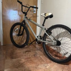 Hiland bmx bike size  24 in