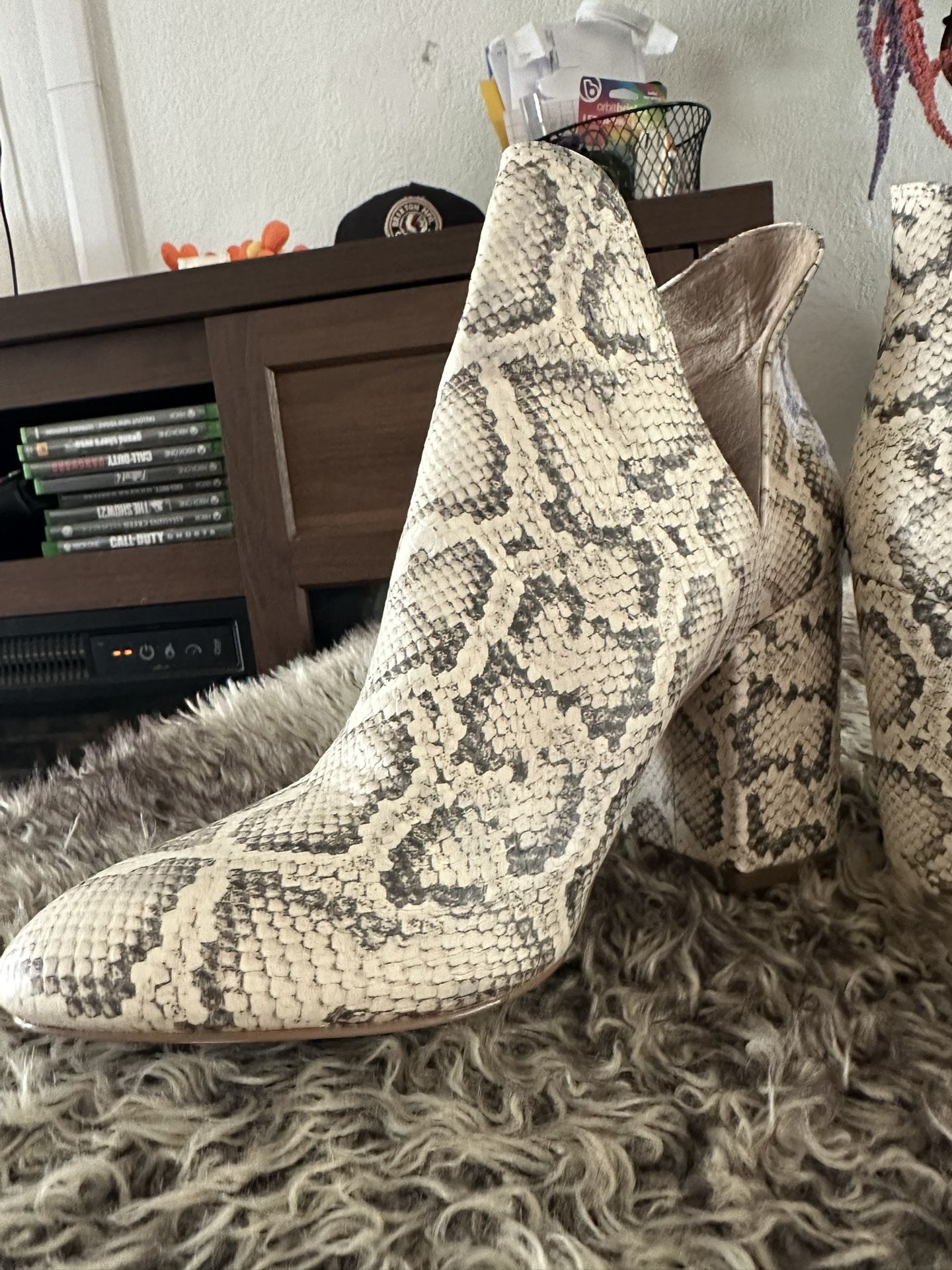 Steve Madden Snake Heel Boot For Fall Size 9