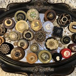 Vintage-Look Button Brooches