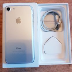 iPhone 7 | Factory Unlocked | Works For Any SIM Company Carrier | Works For Locally & INTERNATIONALLY | Like Almost New...