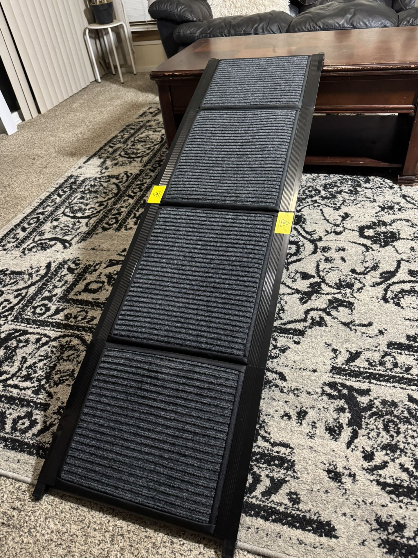 New or Like New Pet Ramp