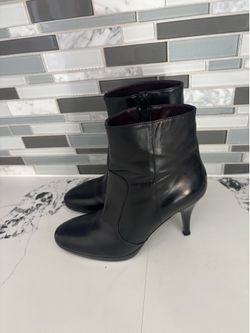 Via spiga black leather ankle boots size 7.5