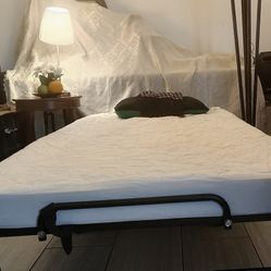 Twin Size Folding Rollaway Bed Like New / Cama Excellent Seminueva Se Dobla Con Ruedas