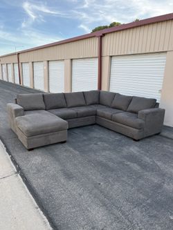 Living Spaces Gray Sectional Sofa W/ Chaise ( Can Deliver For $10 )