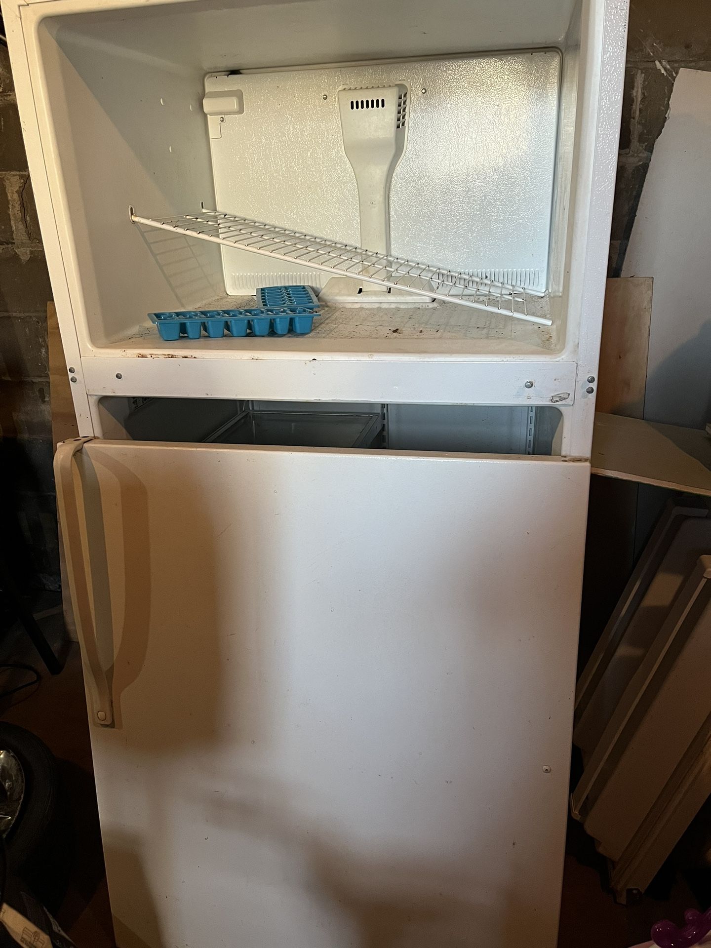 Refrigerator 