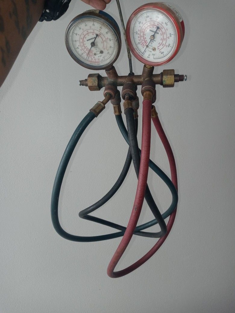 AC Recharge Tool Unit With Two Cans Of Auto Air Conditioning Refrigerant Cans