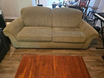 FREE COUCH(*PICK UP ONLY)