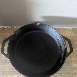 LODGE CAST IRON FRYING PAN