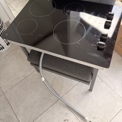 Almost new GE cooktop