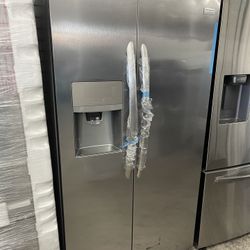 Frigidaire Side By Side In Stainless Steel New Open Box Counter Depth