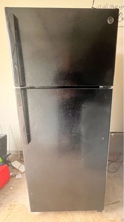 GE Refrigerator Ice Cold