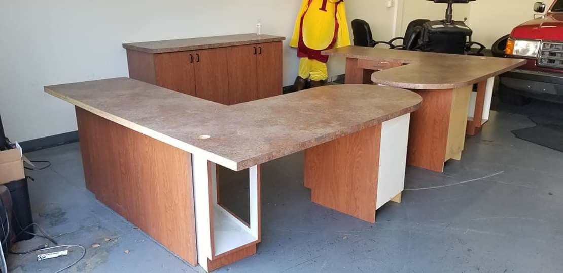 2 desk with 6 chair for FREE