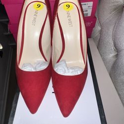 Red Pump (BRAND NEW)