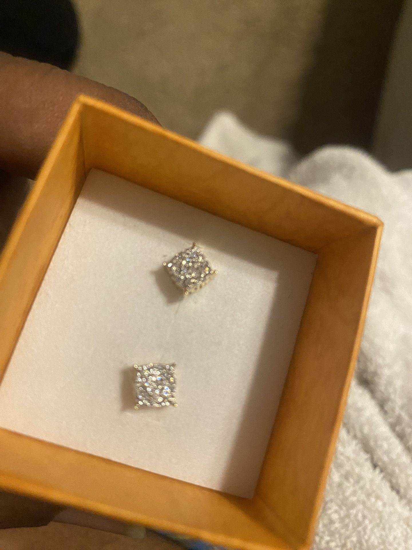 14 K  Gold Diamond Earring