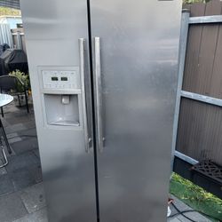 Fridge Frigidaire Professional Running Great 