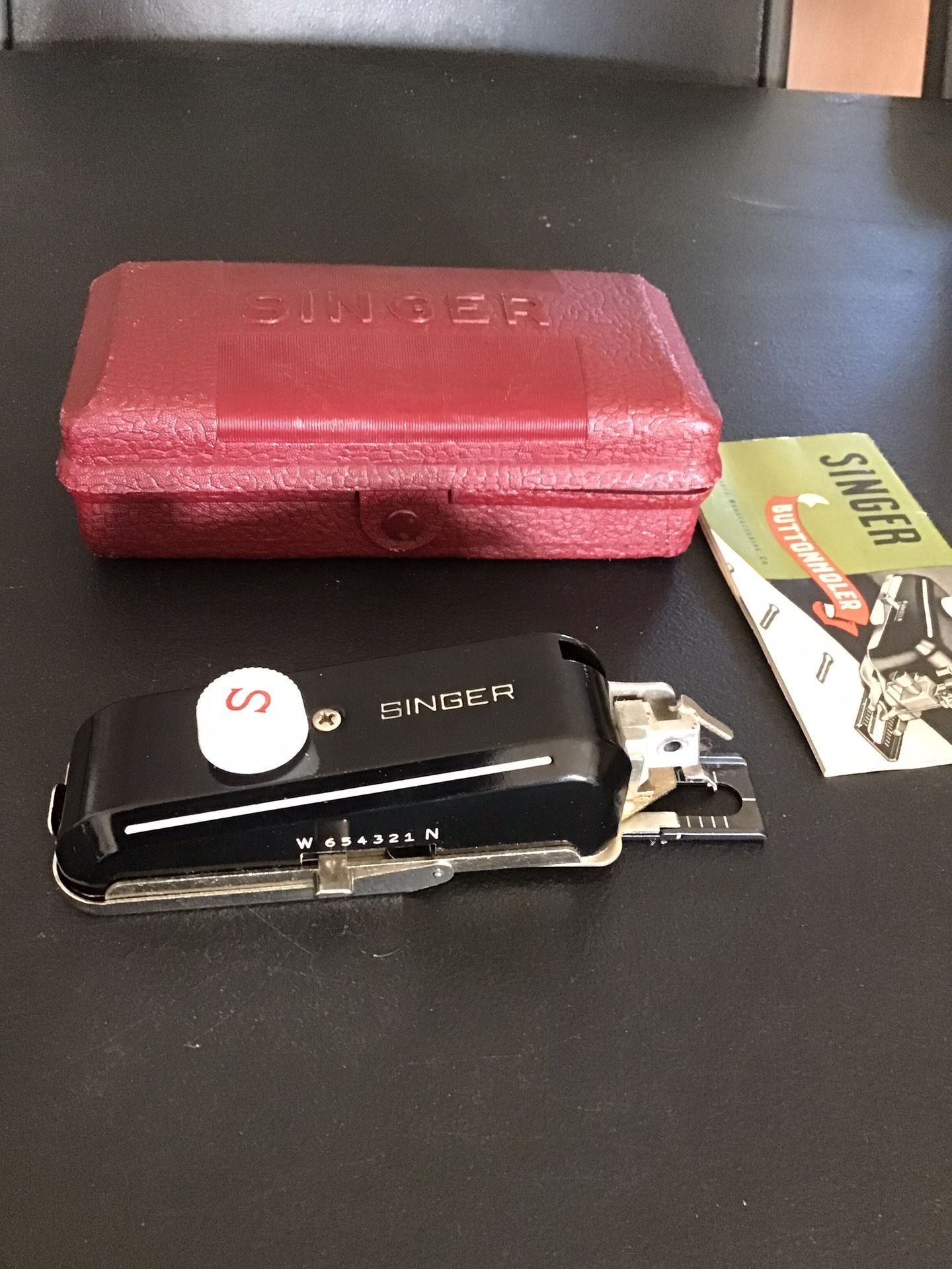 Vintage Singer Buttonholer W 654321 N