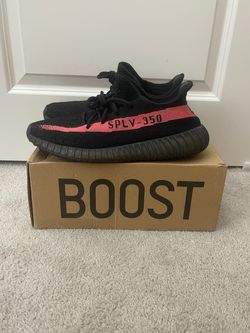 Yeezy 350 V2 Core Black Red Stripe size 11 men’s