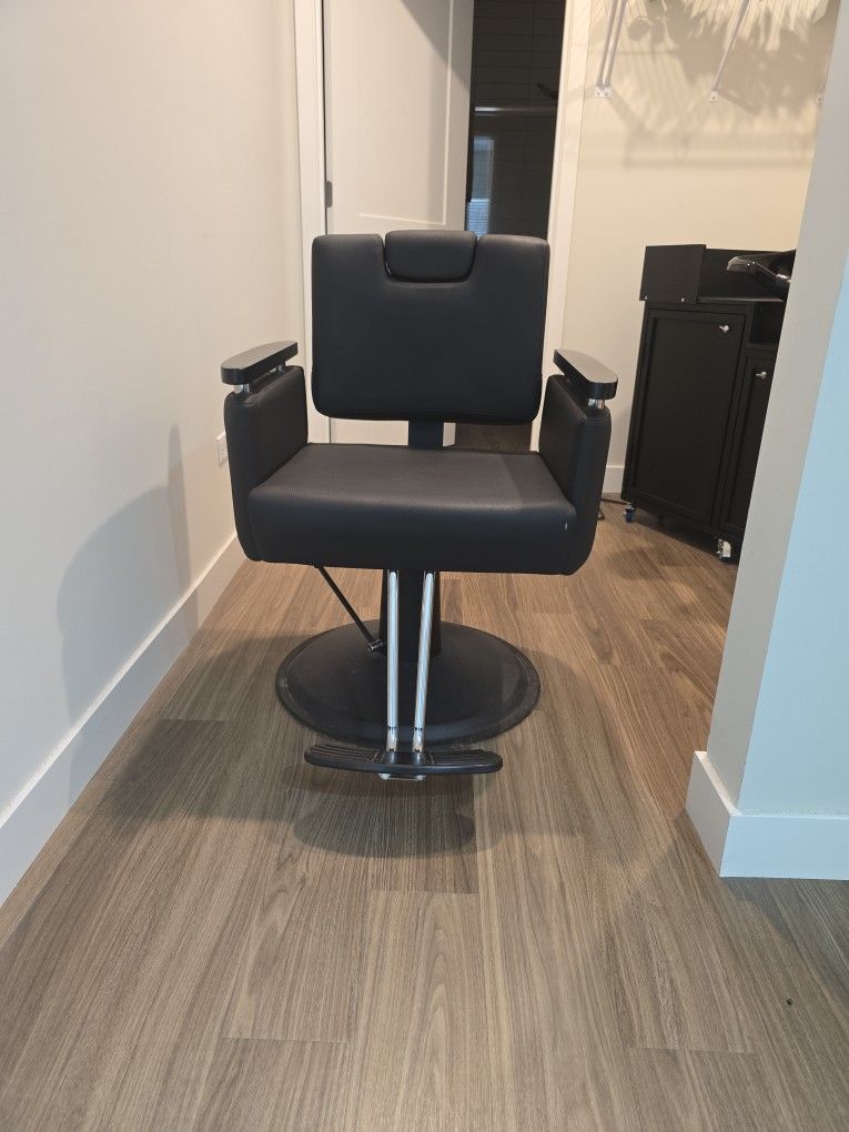 Carlton All Purpose Salon Chair