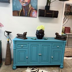 CUTE BUFFET OR TV STAND AT PICKY PINCHERS 1621 N Highland Ave Clearwater OPEN WEDNESDAY THRU SATURDAY NOON TO 6pm And Sunday Noon To 4pm 