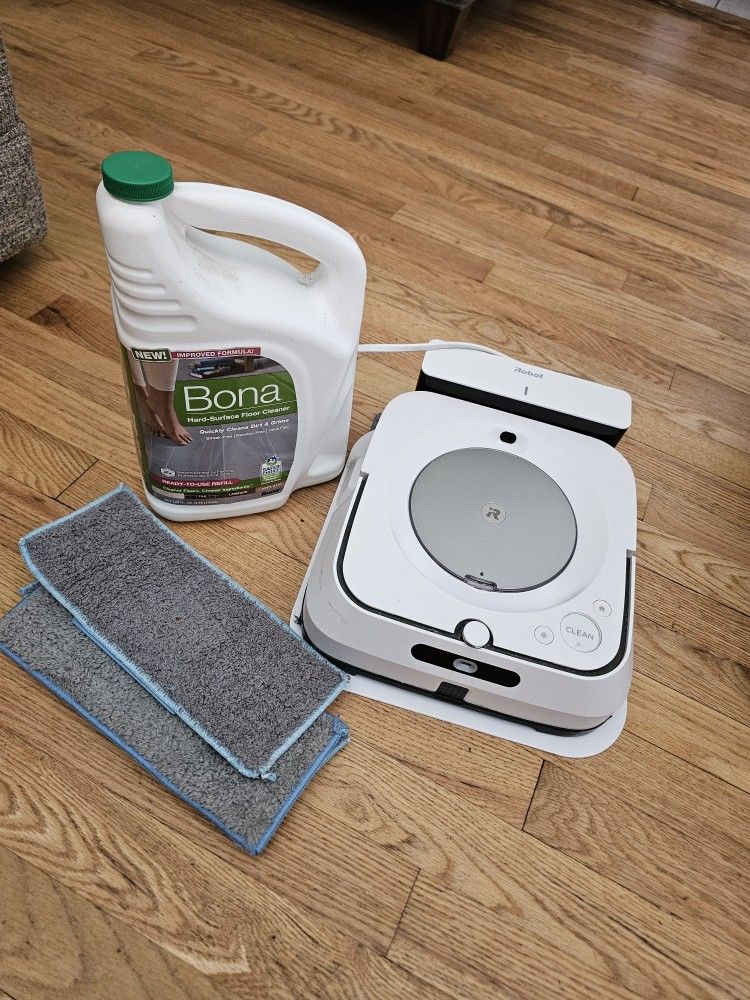 iRobot Braava Jet M6 Robot Mop
1/2 Bottle Cleaner left + 3 Floor pads