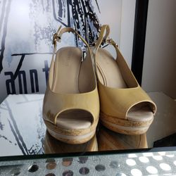 Antonio Melani size 9 wedge heel