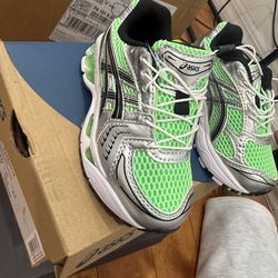Kid ASICS new