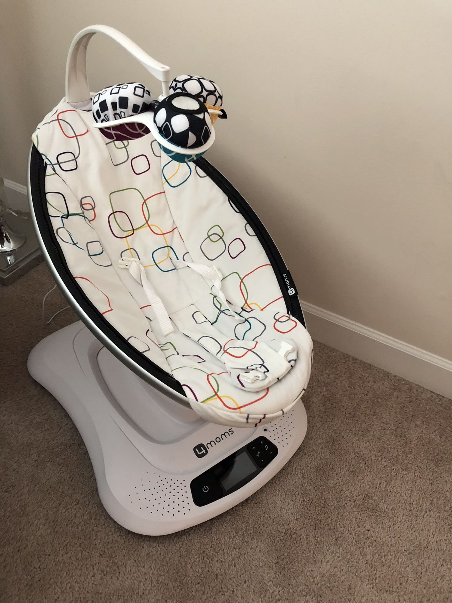 4moms mamaRoo (latest) infant seat Bluetooth-Enabled