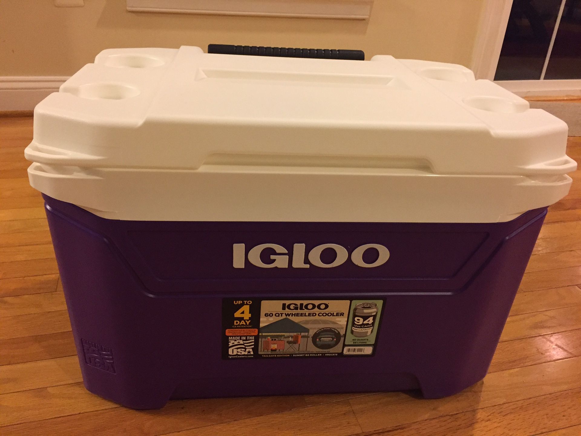 Igloo 60-Quart Rolling Tailgate Cooler