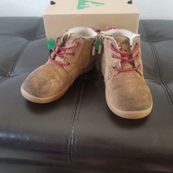 Toddler  Uggs Unisex Boots Size 10 T