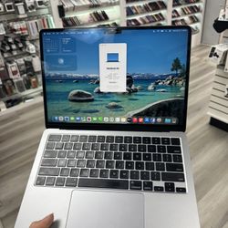 Macbook Air M2 chip 2022 With Charger Original