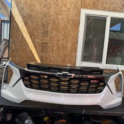 2024 2025 CHEVROLET TRAX RS FRONT BUMPER COVER OEM USED 