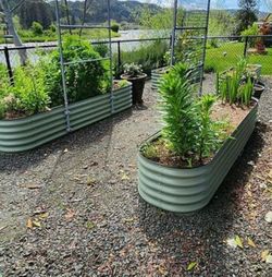 Raise garden bed