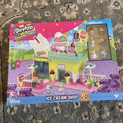 Shopkins Kinstructions Ice Cream Shop 