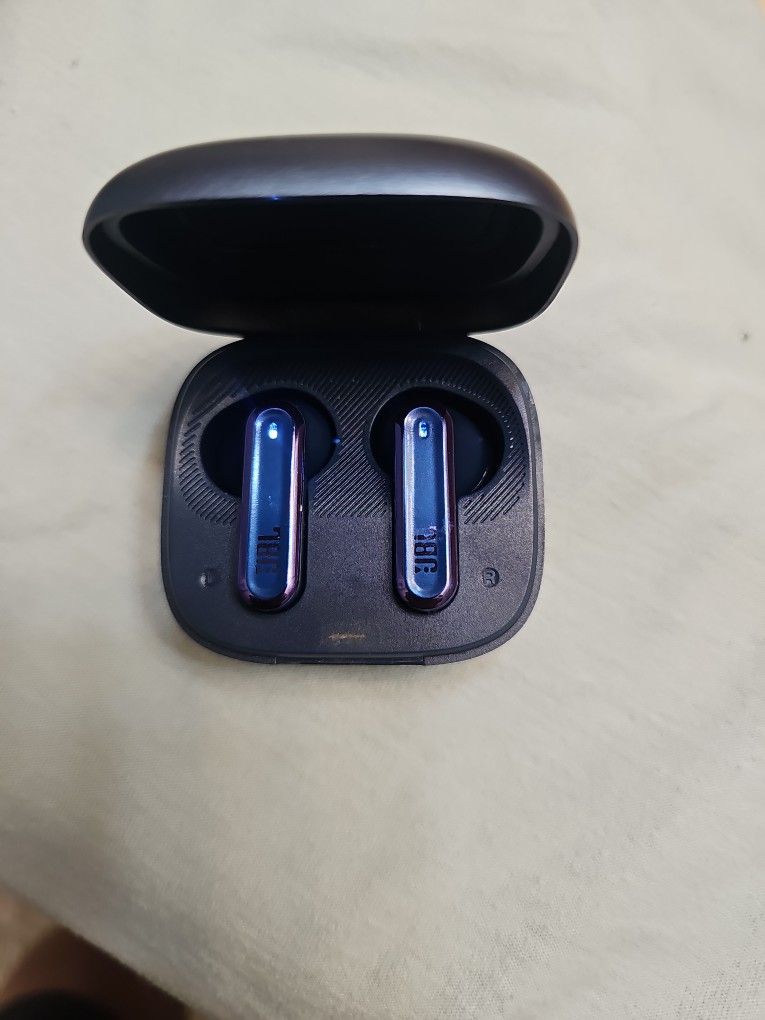 JBL Blue Tooth Earbuds