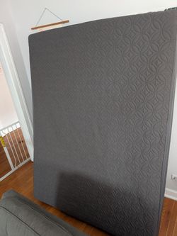 Zinus 10" Memory Foam Green Tea Queen Mattress