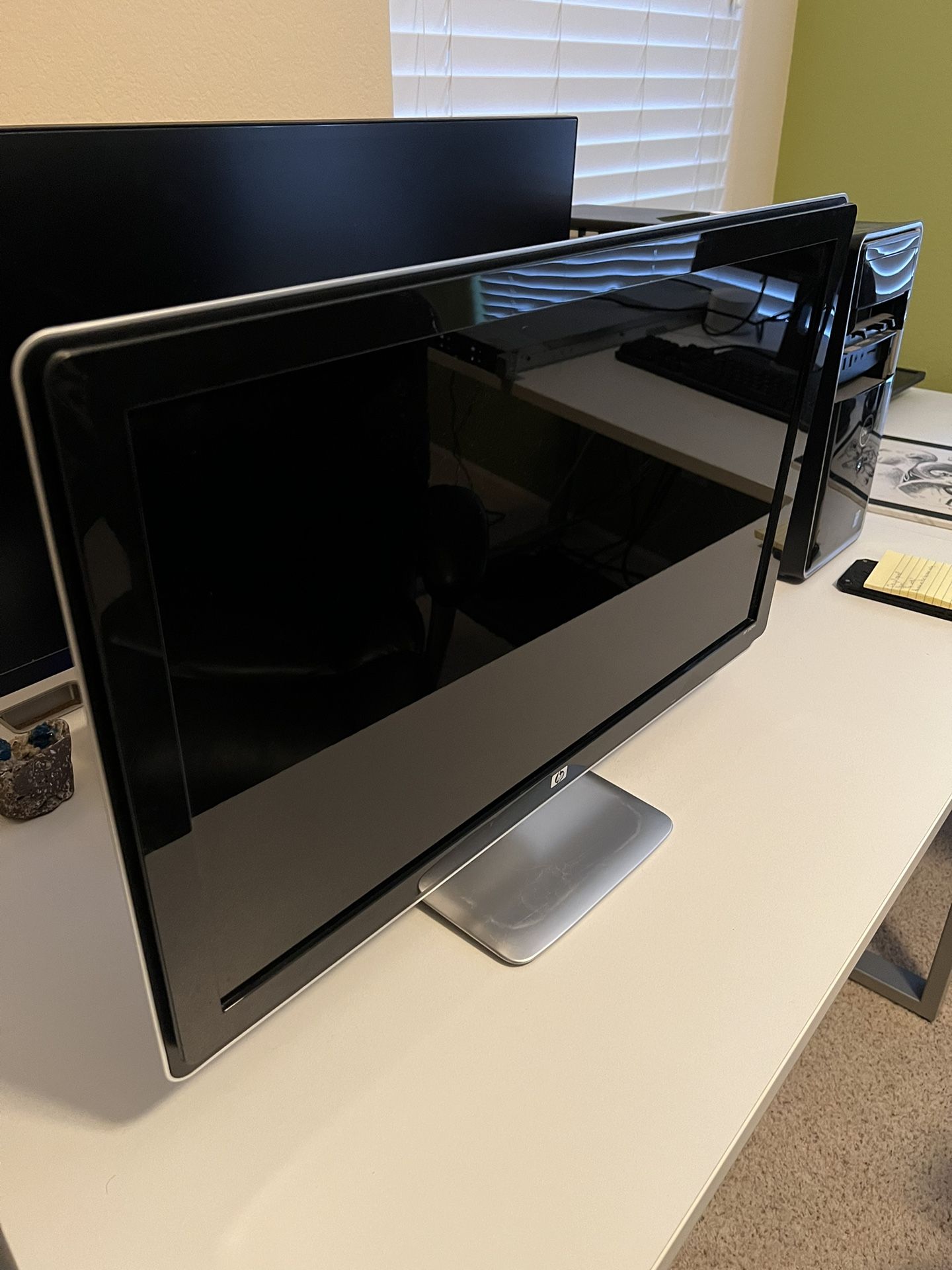 HP 2509m LCD 25” VGA DVI HDMI 1080p w/ SPEAKERS