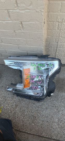 2020 ford F150 left headlight