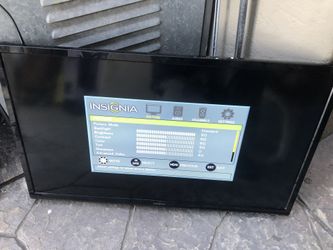 32 inch Insignia LED HDTV with remote