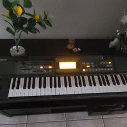 Roland E09 Keyboard Workstation