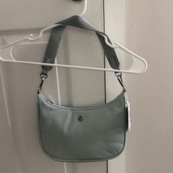 NEW WITH TAGS LULULEMON CROSSBODY PURSE 